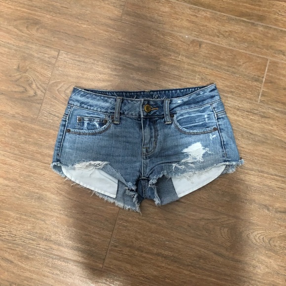 ❌ SOLD AE distressed shorts - Picture 2 of 5